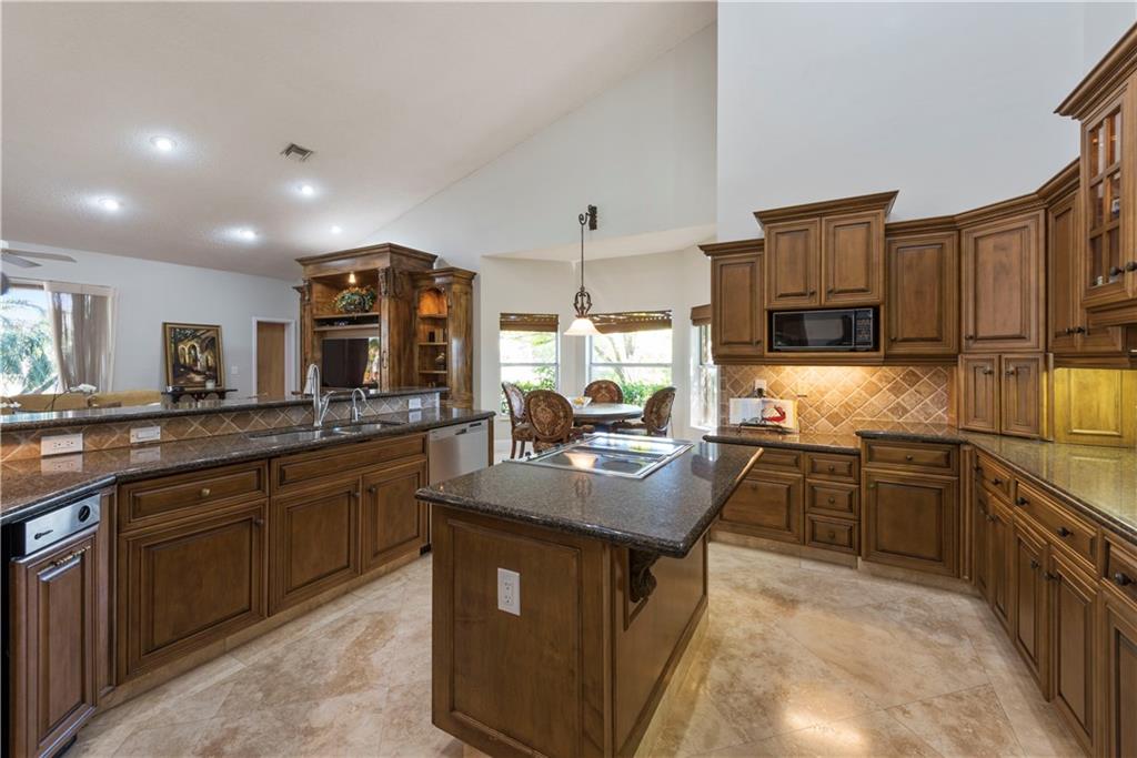 Jacaranda Area 985 97-20 - Residential