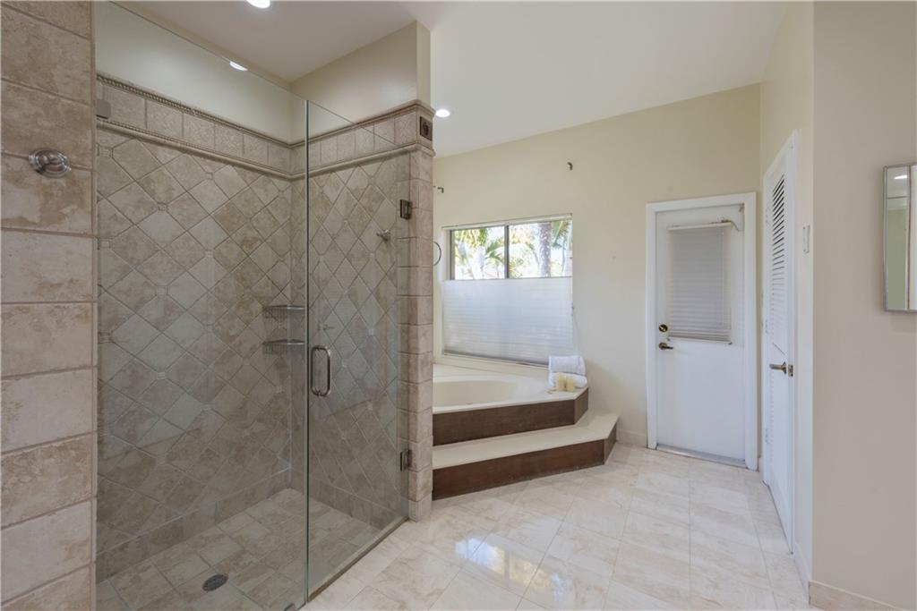 Jacaranda Area 985 97-20 - Residential