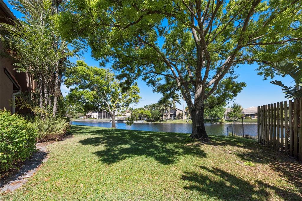 Jacaranda Area 985 97-20 - Residential