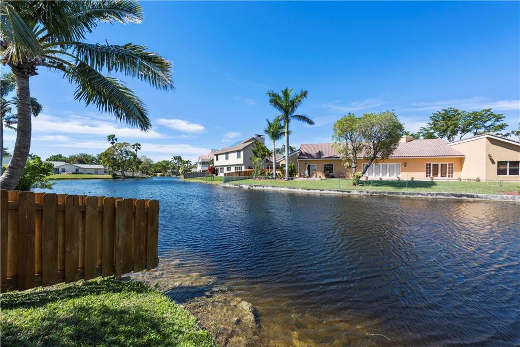 Jacaranda Area 985 97-20 - Residential