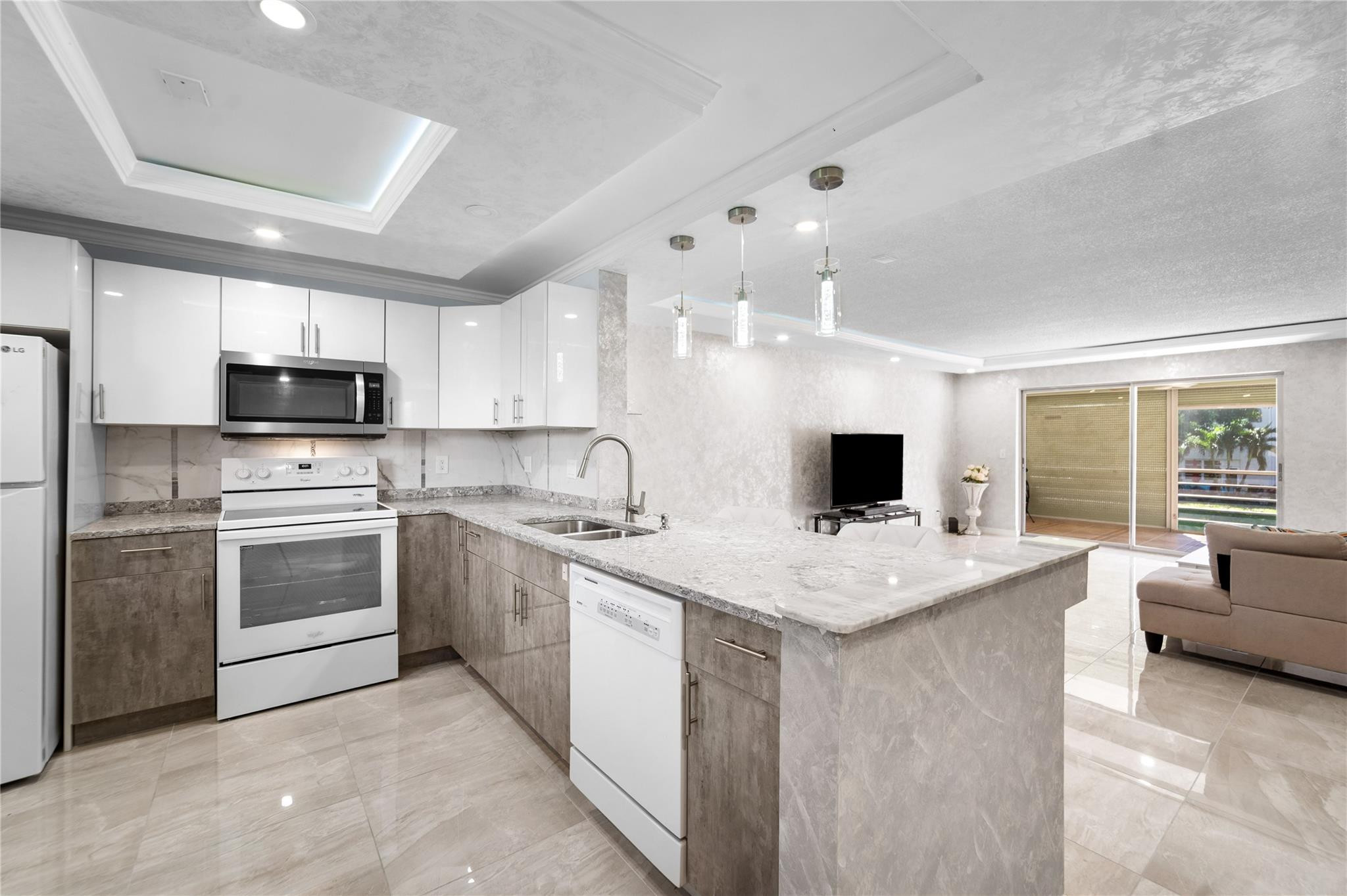 VILLAGE ROYALE GREENWOOD - Residential