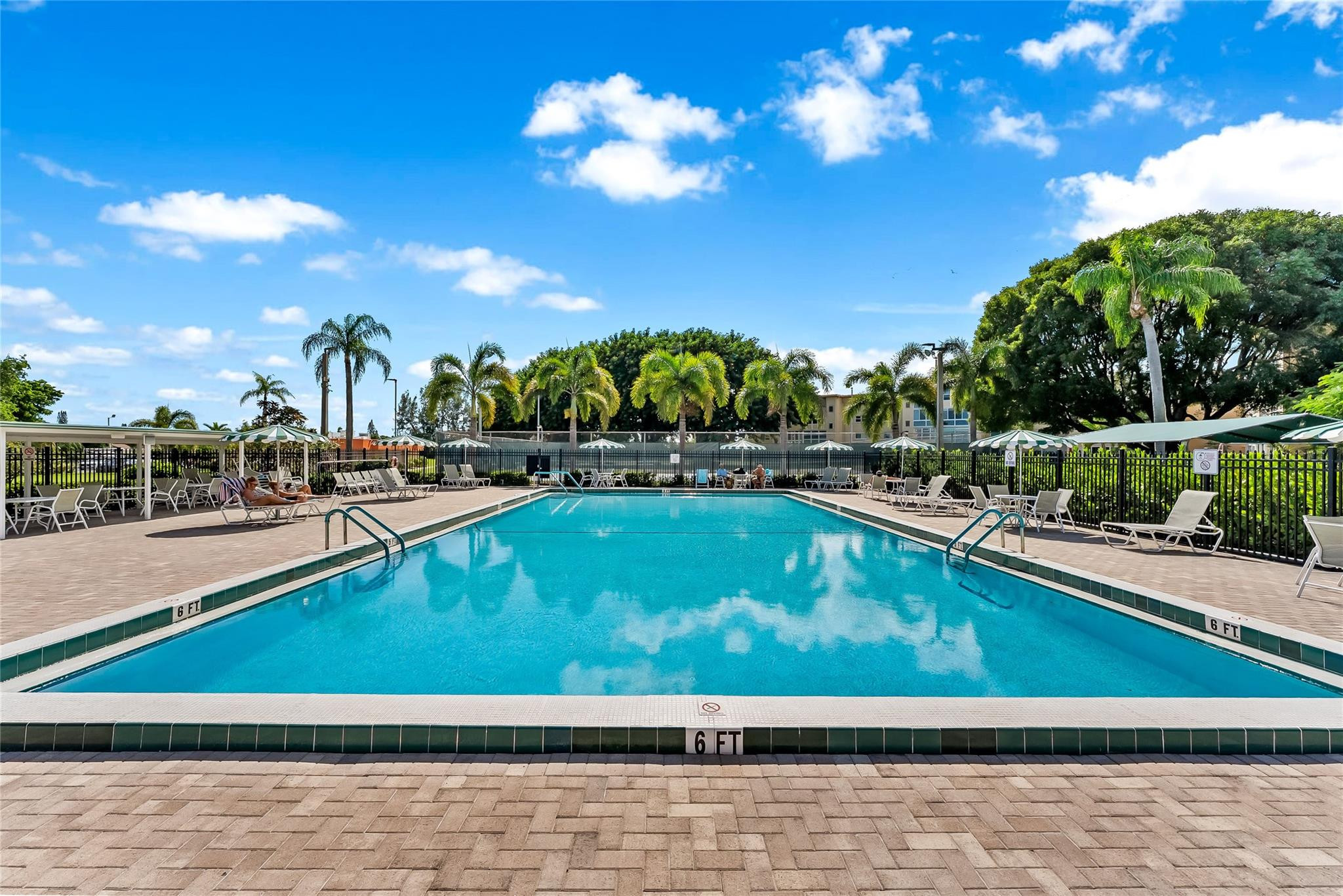 VILLAGE ROYALE GREENWOOD - Residential