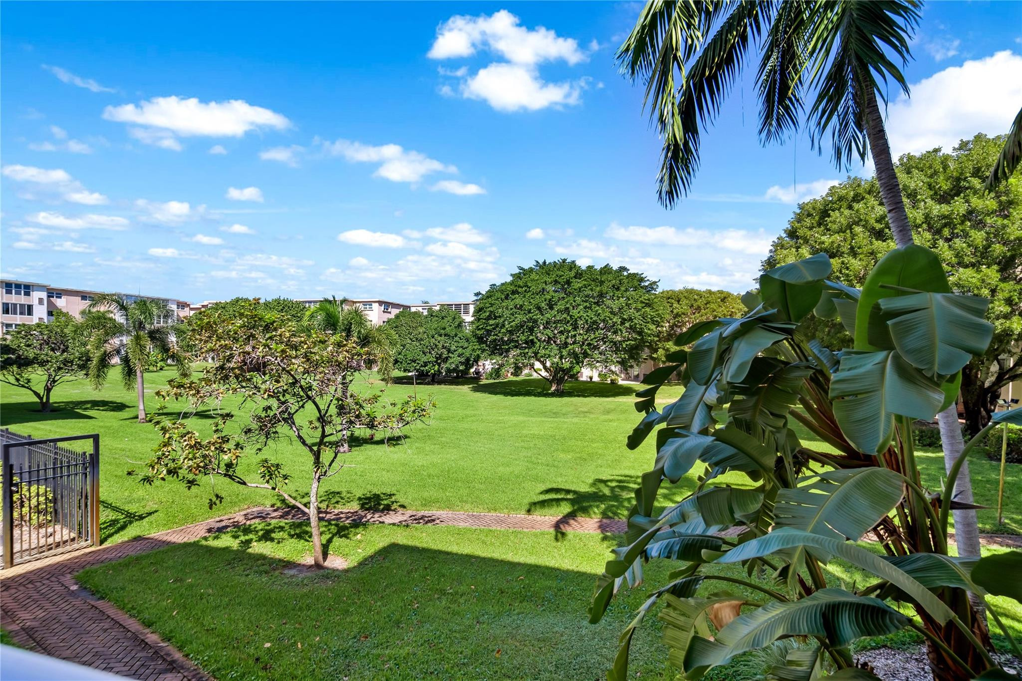 VILLAGE ROYALE GREENWOOD - Residential