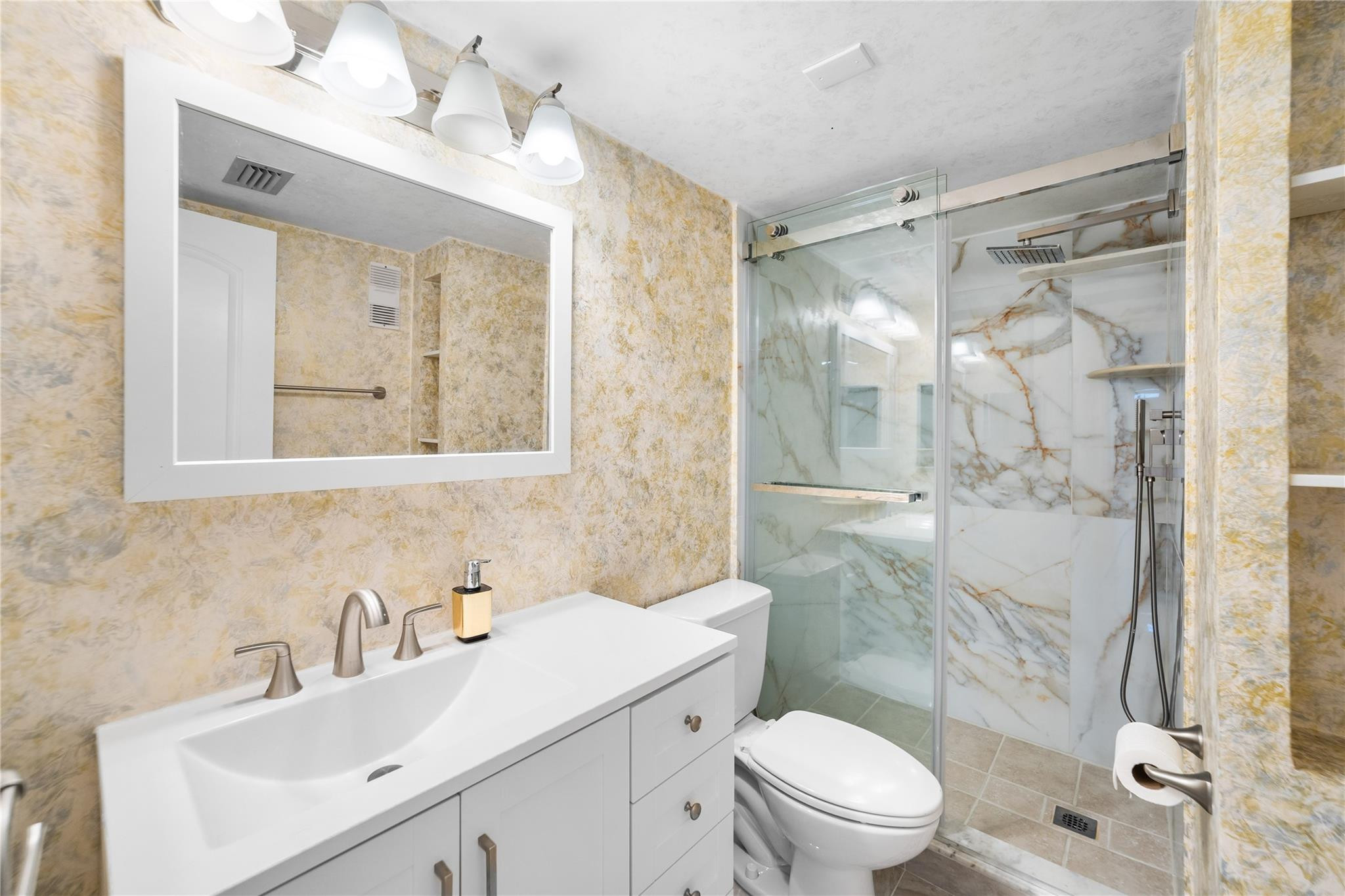 VILLAGE ROYALE GREENWOOD - Residential