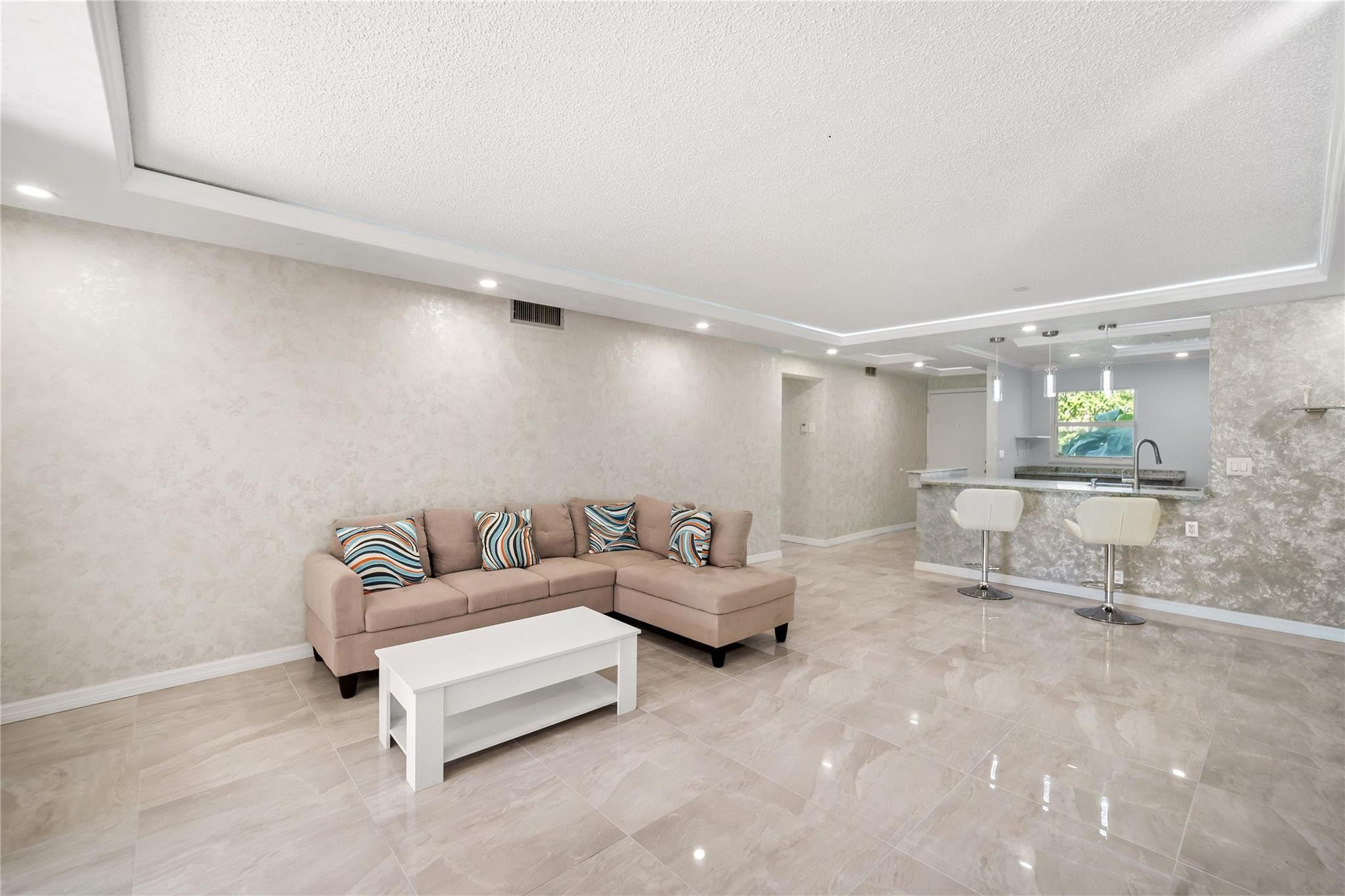 VILLAGE ROYALE GREENWOOD - Residential