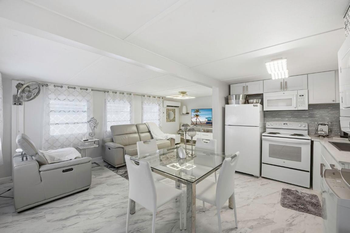 BRINY BREEZES - Residential