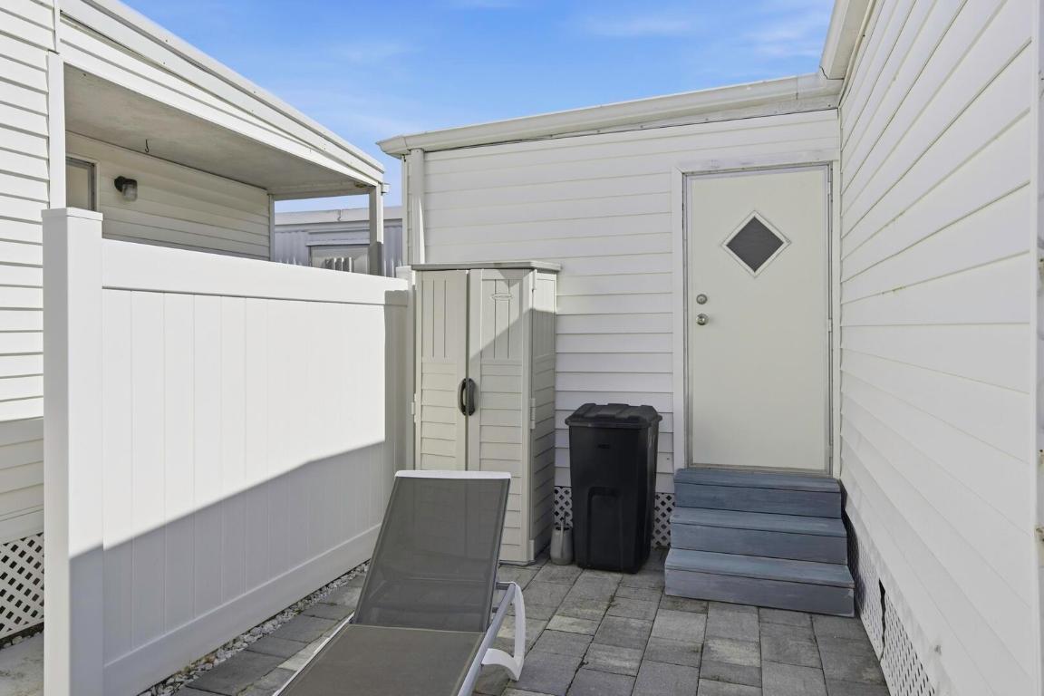 BRINY BREEZES - Residential