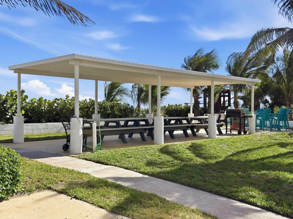 BRINY BREEZES - Residential