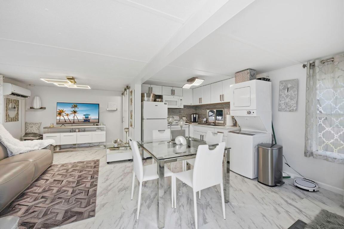 BRINY BREEZES - Residential