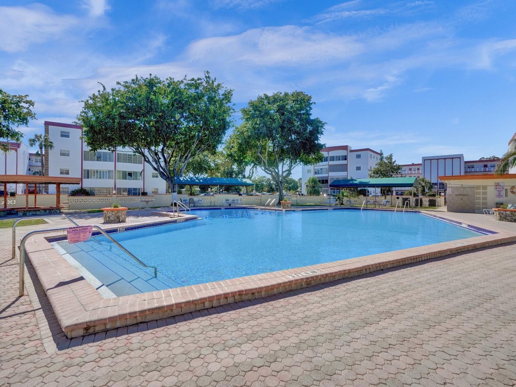 Garnet Condo - Residential