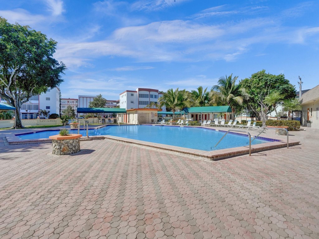 Garnet Condo - Residential