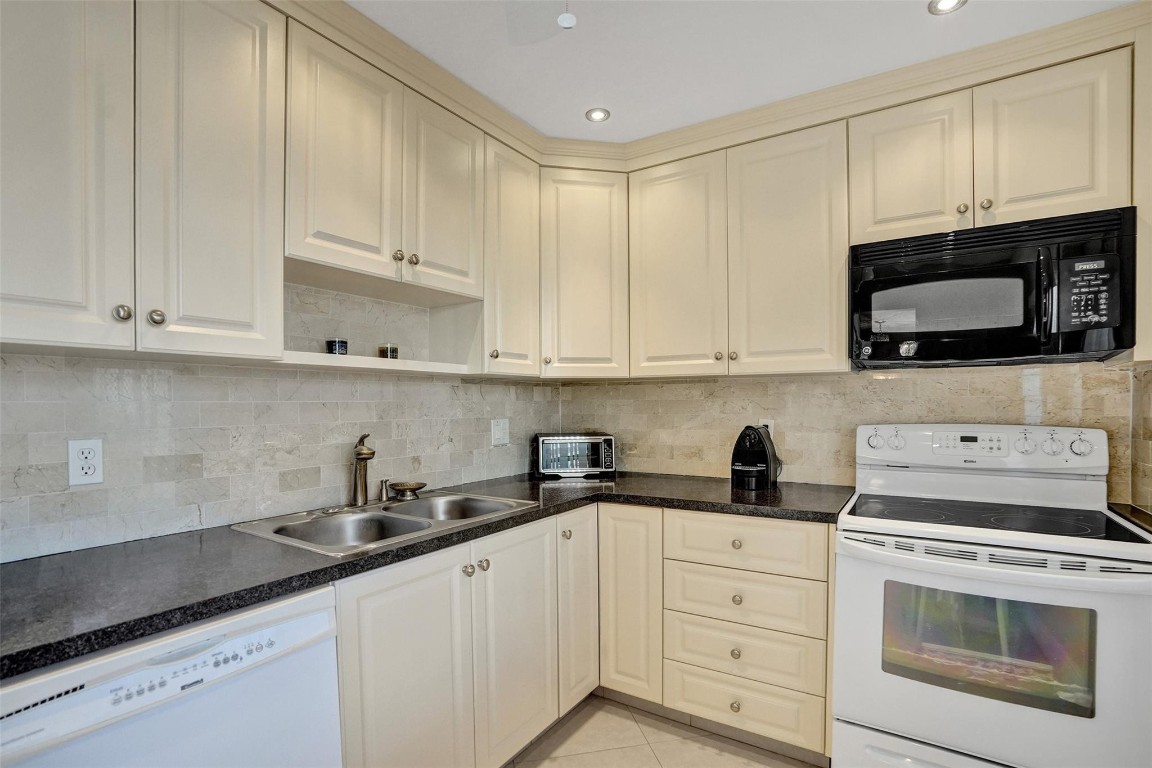 Garnet Condo - Residential