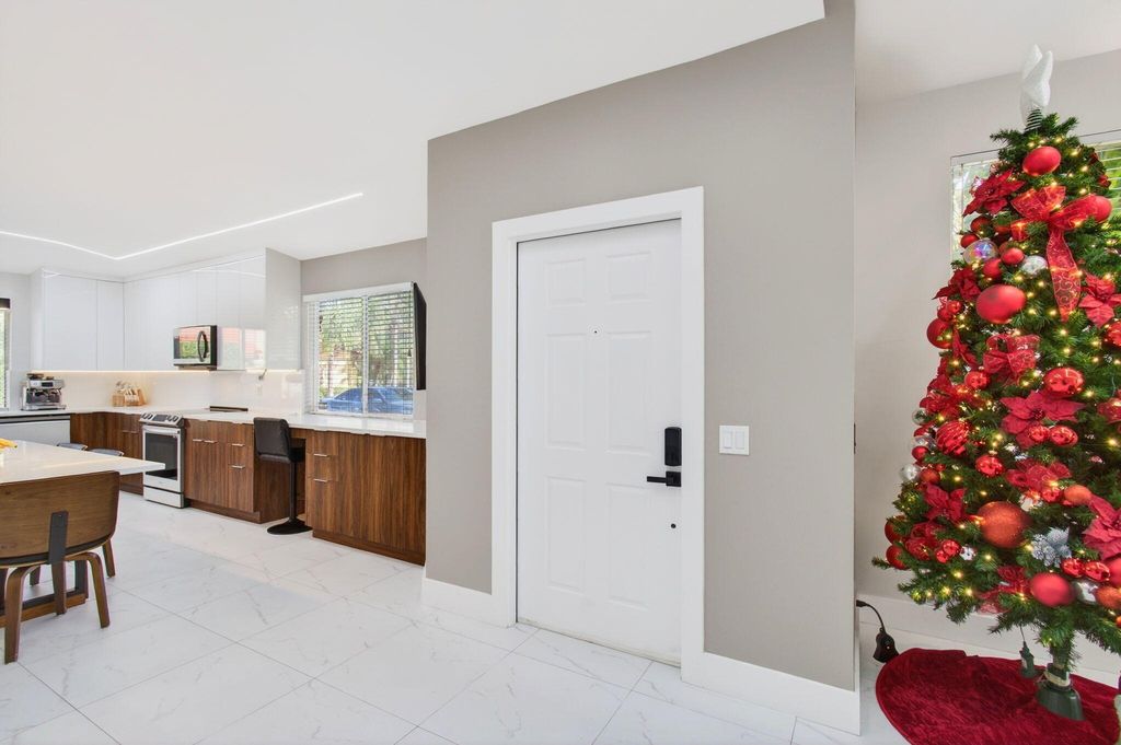 Photo of 6766 Via Regina, Boca Raton, FL 33433 (MLS # R11156737)