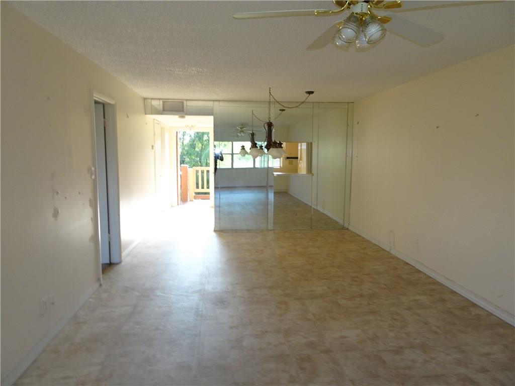 SUNRISE LAKES - Residential