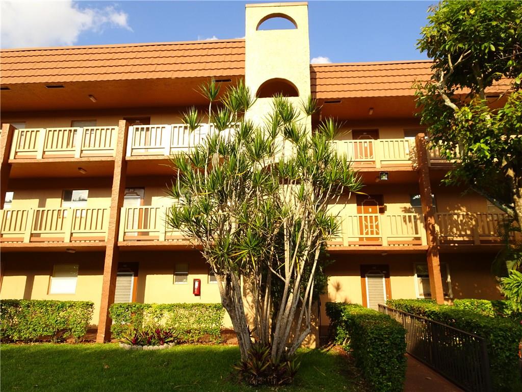 SUNRISE LAKES - Residential