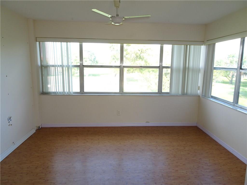 SUNRISE LAKES - Residential