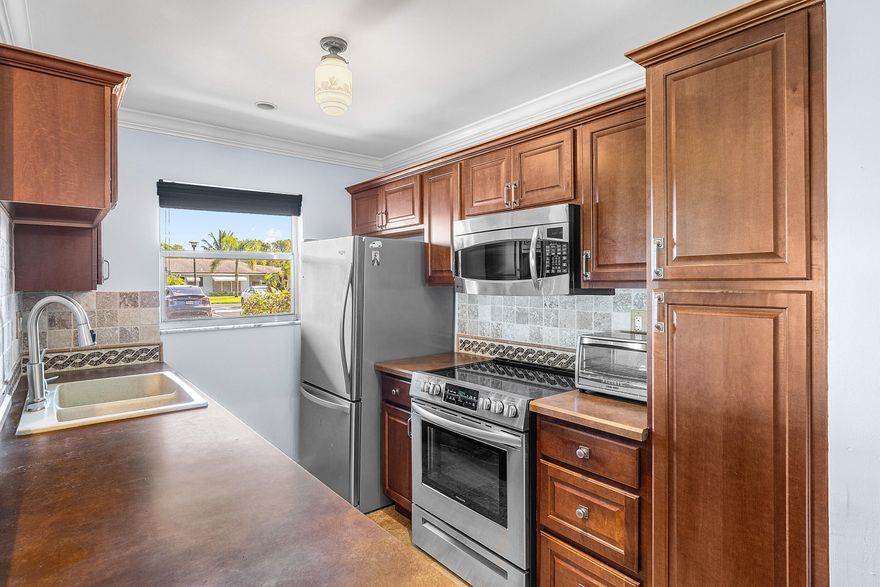 Discover this charmingly updated corner villa located in High Point Delray. Bright and open, it features an open-concept kitchen equipped with stainless steel appliances and an eat-in bar, which flows seamlessly into the spacious dining and living areas. The enclosed patio offers extra living space to unwind and soak in the Florida lifestyle. The primary suite includes a walk-in closet and an updated bathroom, while the guest bedroom provides ample space for visitors. With a light, airy feel throughout, this villa combines comfort and convenience in the heart of Delray Beach, with convenient access to fine-dining and shopping nearby. High Point is an active community featuring a pool, clubhouse, and a variety of social events, giving residents the opportunity to relax and connect.