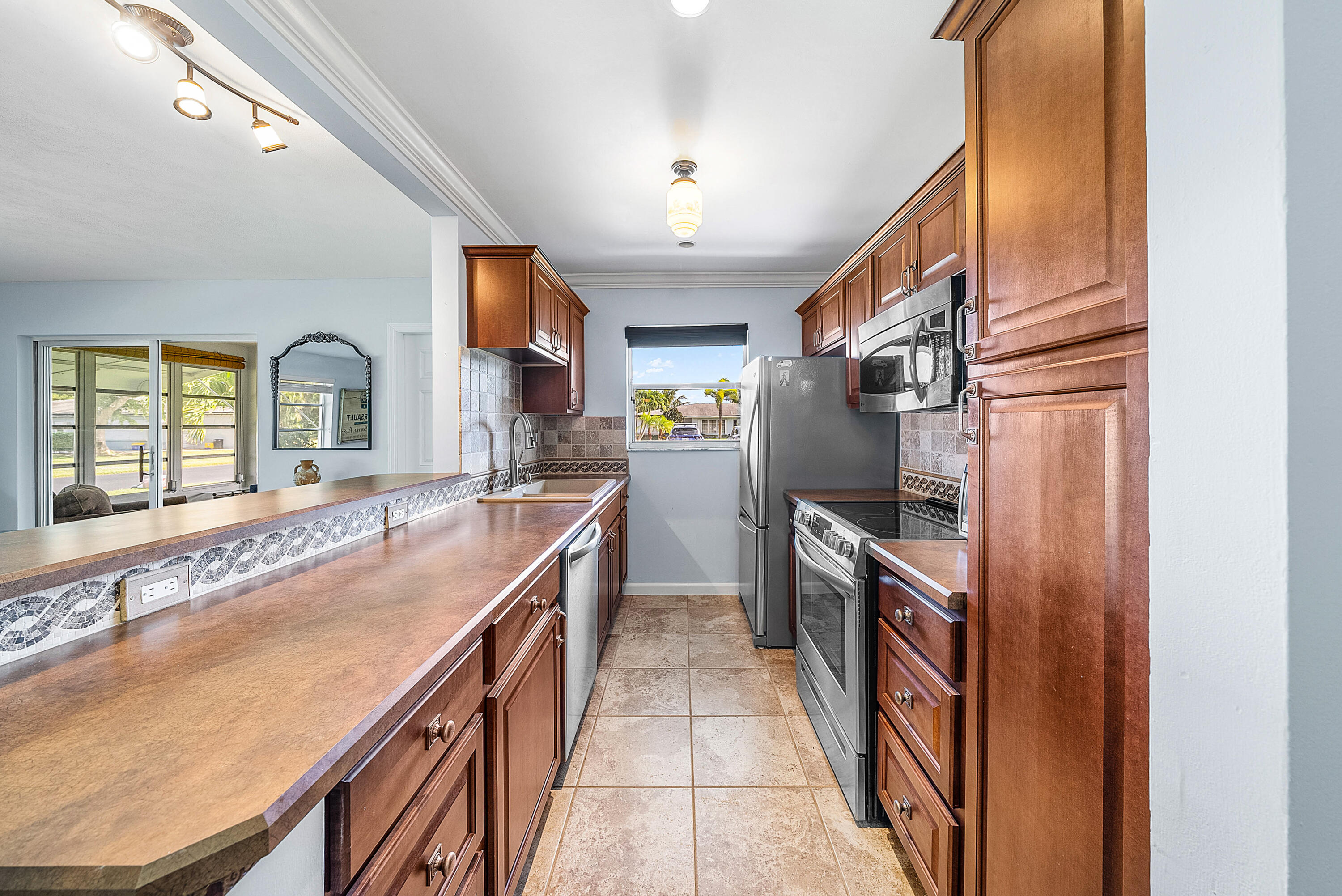 HIGH POINT OF DELRAY BEACH COND SEC II - Residential