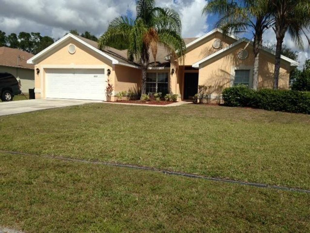 Photo of 1237 SW Fountain Avenue Ave, Port St Lucie, FL 34952 (MLS # R10781863)