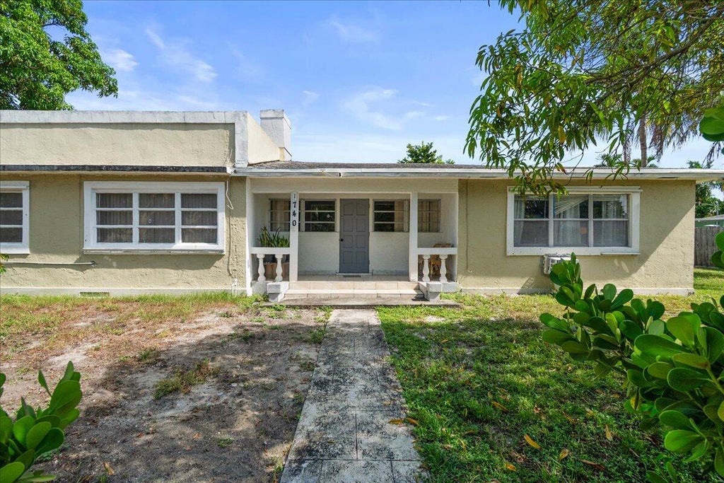 Photo of 1740 11th Avenue N, Lake Worth Beach, FL 33460 (MLS # B26069988)
