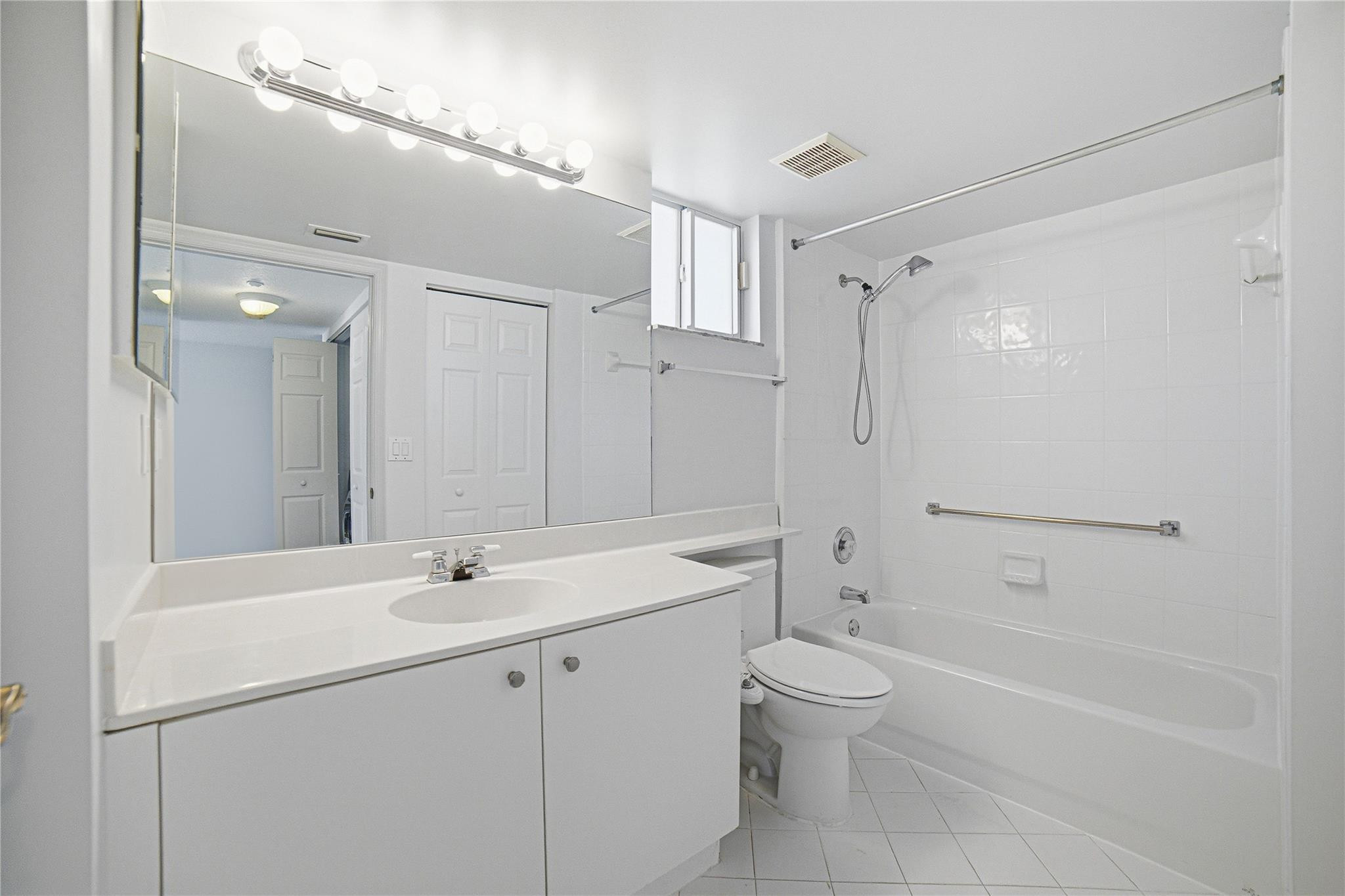 SOUTHAMPTON @ KINGS POINT - Residential