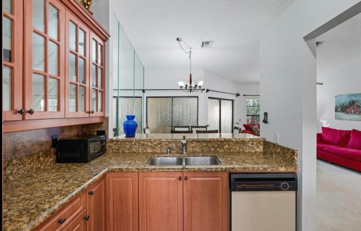 WELLINGTON PLACE OF WELLINGTON - Residential Lease