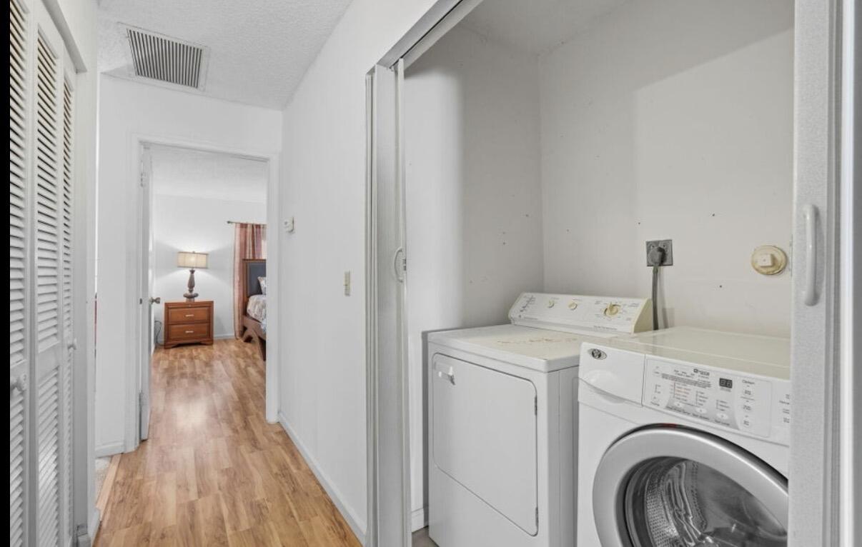 WELLINGTON PLACE OF WELLINGTON - Residential Lease