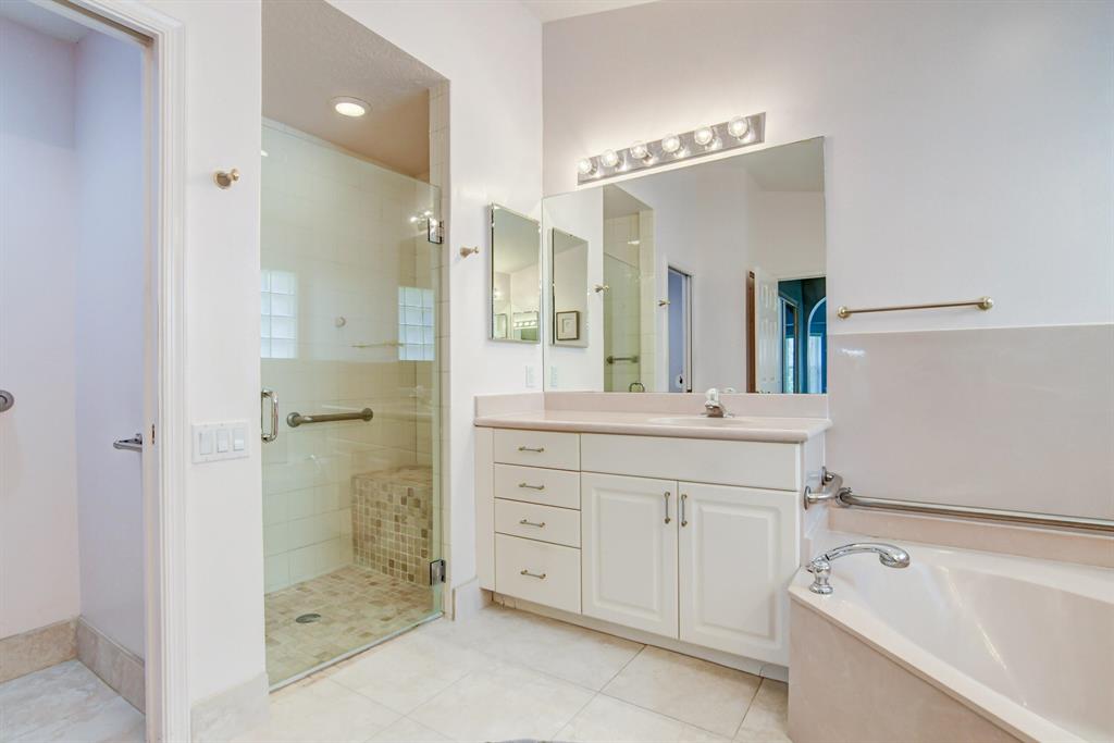 CASCADE LAKES - Residential