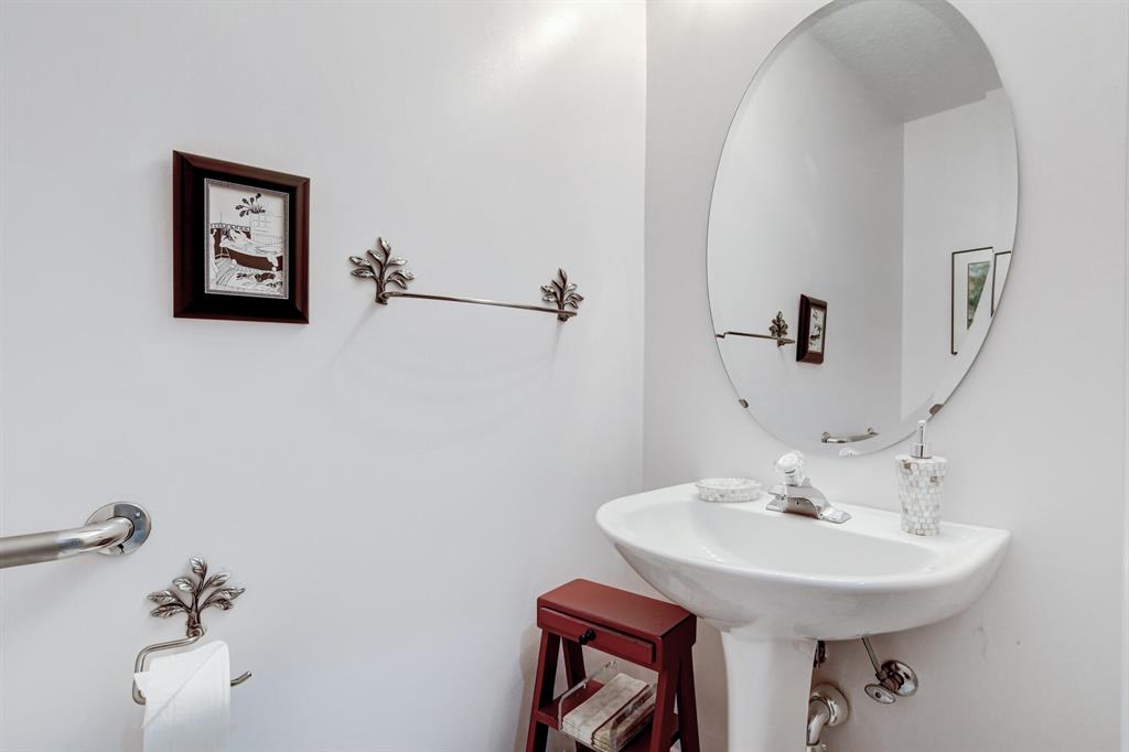 CASCADE LAKES - Residential