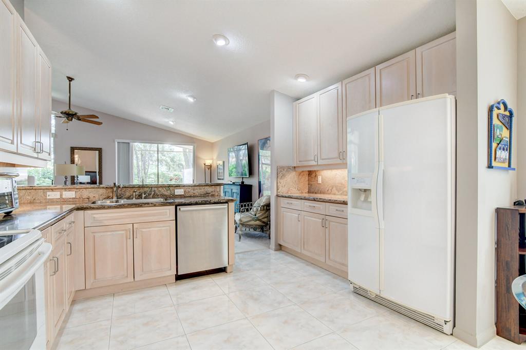 CASCADE LAKES - Residential