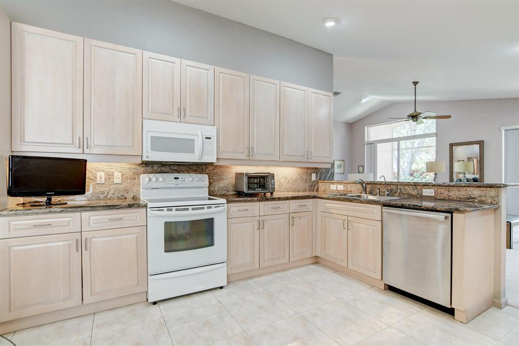 CASCADE LAKES - Residential