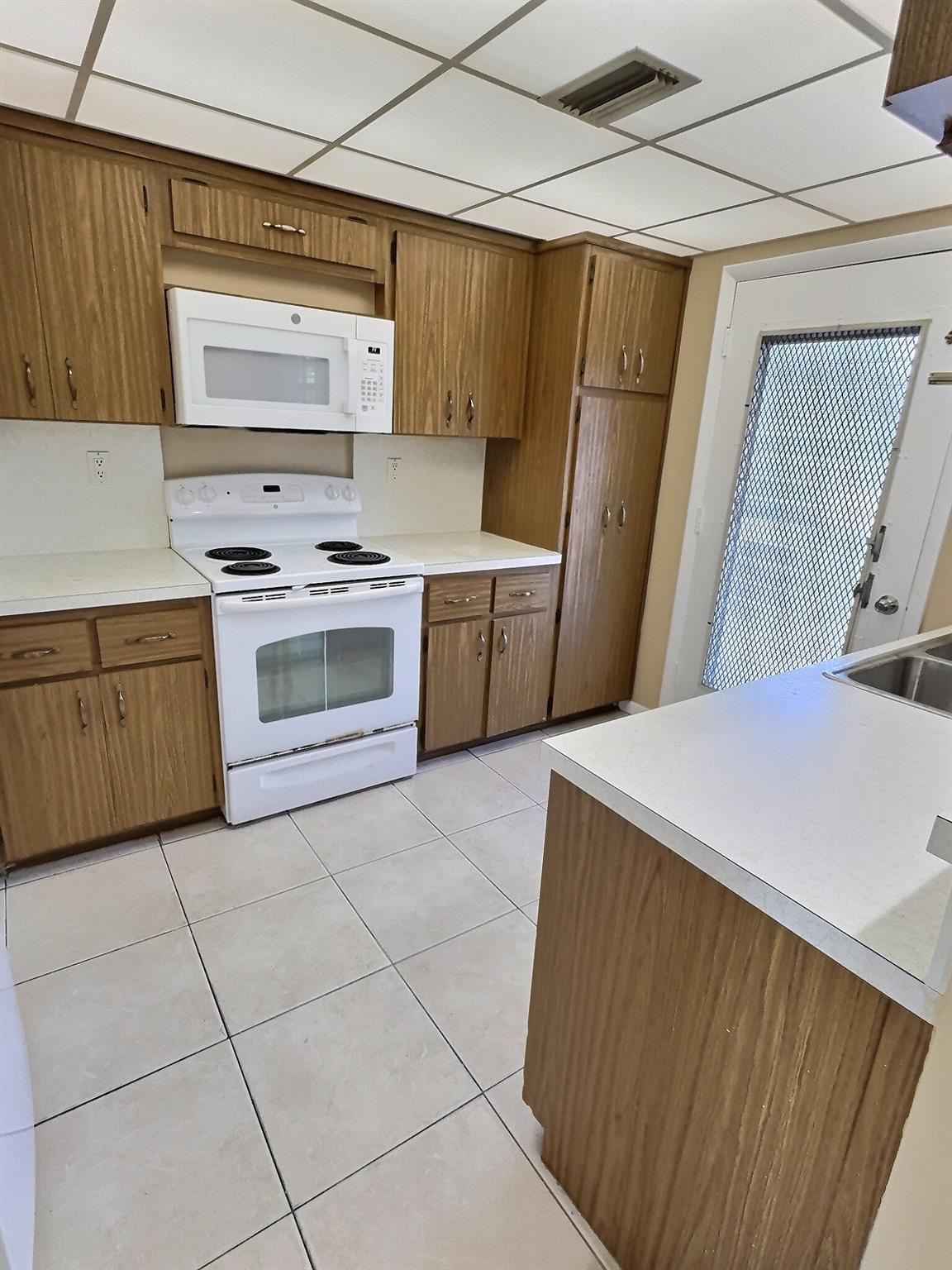 Fairways Of Coral Spgs Co - Residential Lease