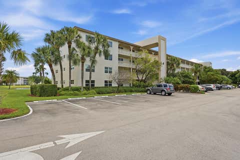 Tiny photo for 3204 Portofino Point #B4, Coconut Creek, FL 33066 (MLS # B26022282)