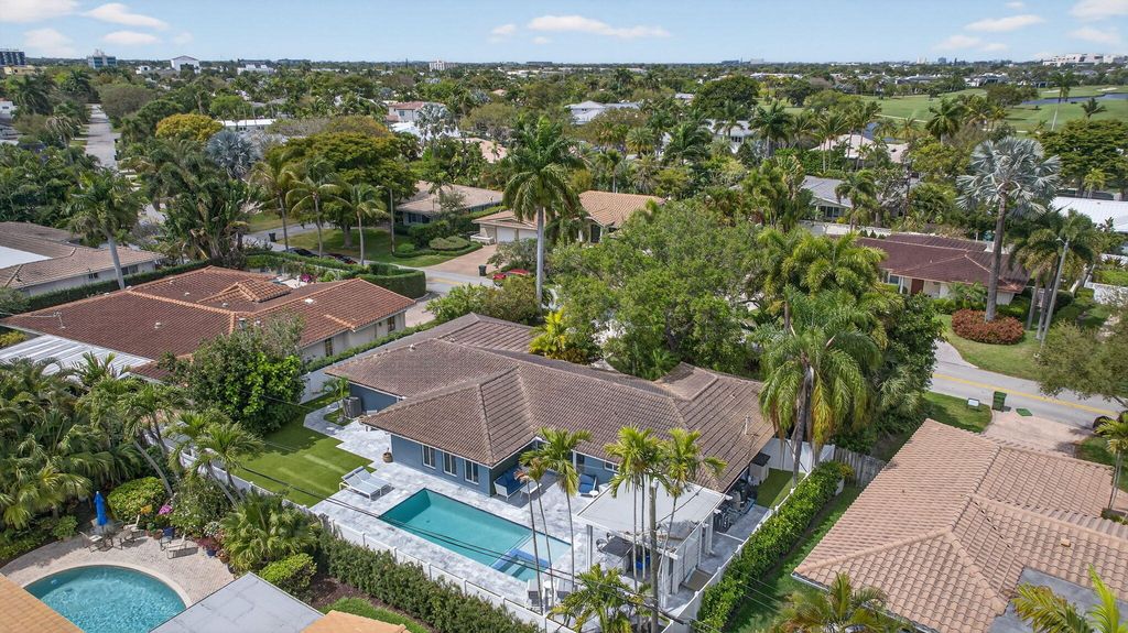 Photo of 2732 NE 35th Drive, Fort Lauderdale, FL 33308 (MLS # B26002075)