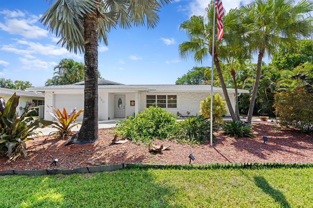 Photo of 9790 Honeysuckle Avenue, Palm Beach Gardens, FL 33410 (MLS # R10717686)