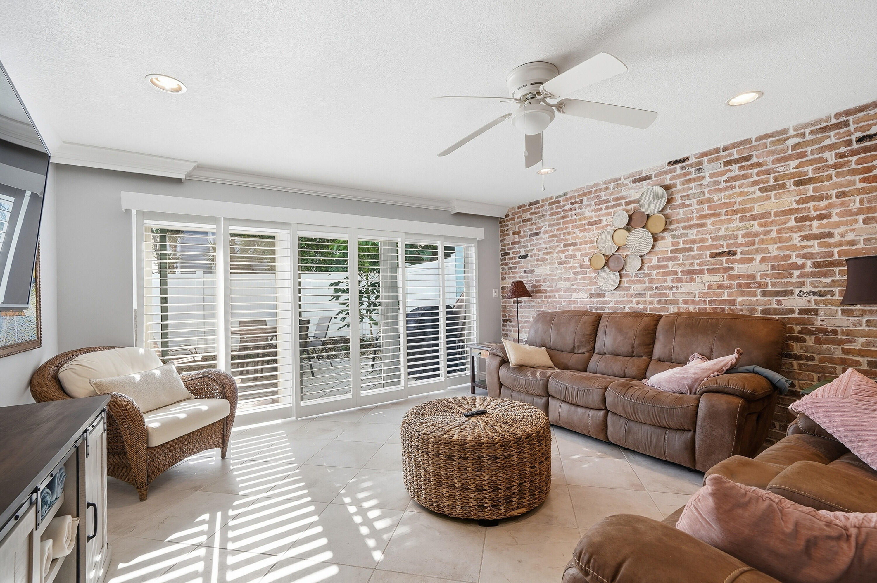 PARKSIDE CONDO - Residential Lease