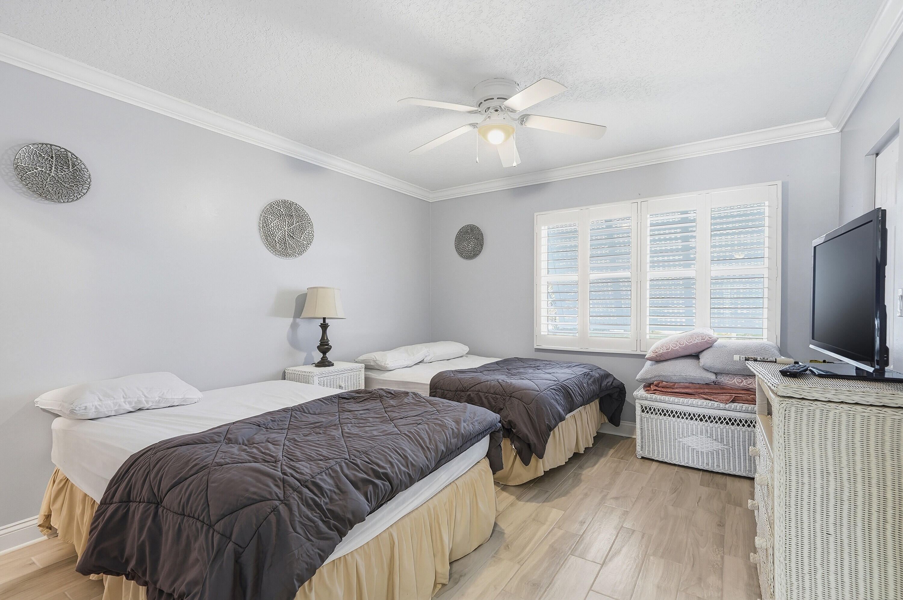 PARKSIDE CONDO - Residential Lease