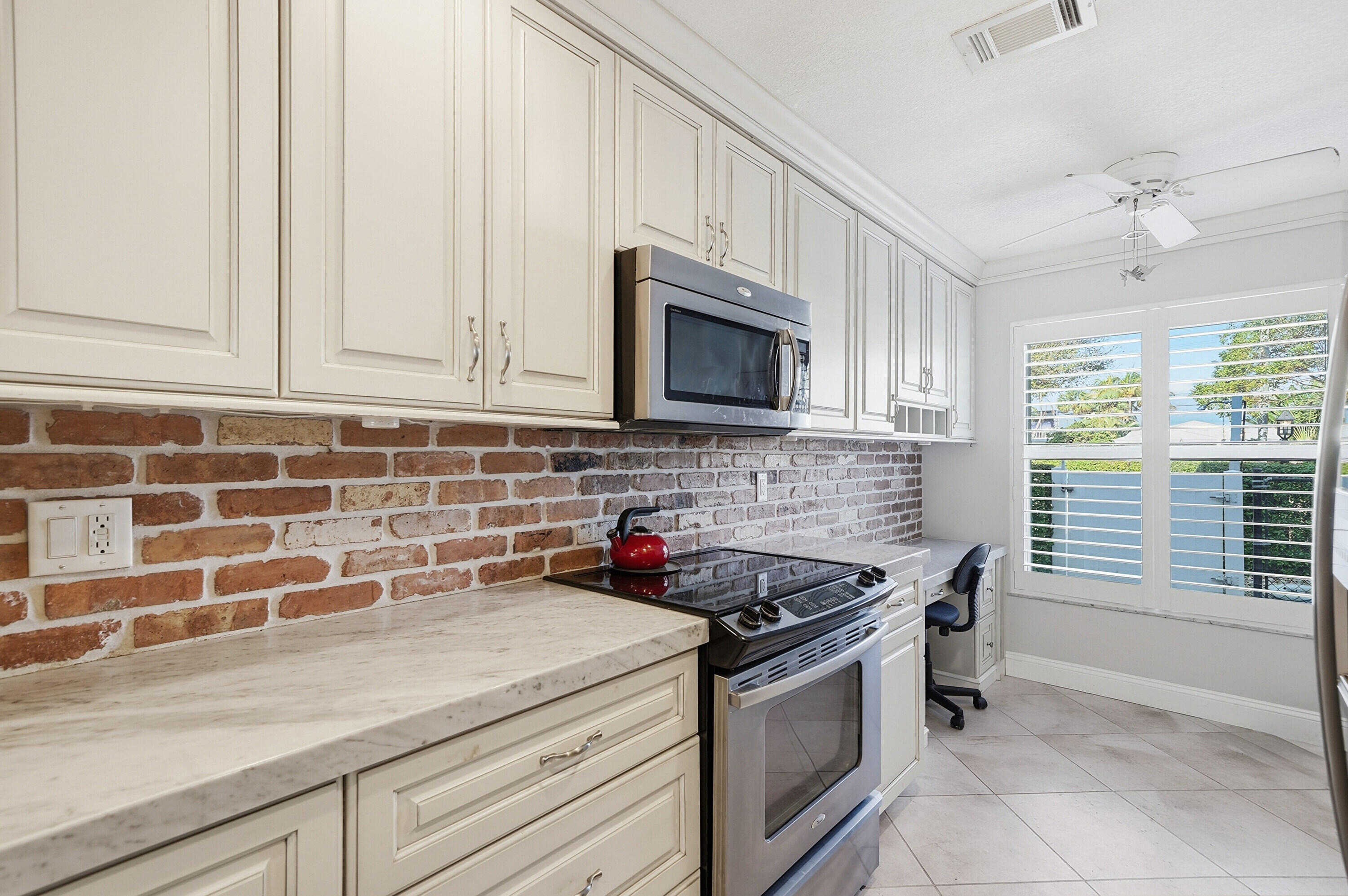 PARKSIDE CONDO - Residential Lease