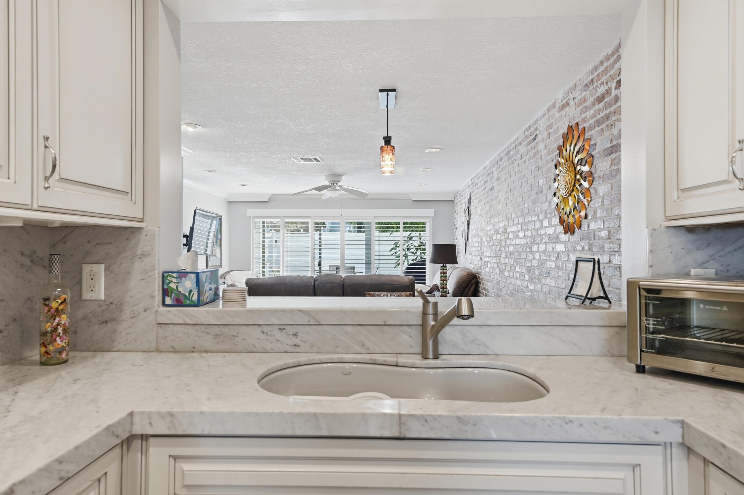 PARKSIDE CONDO - Residential Lease