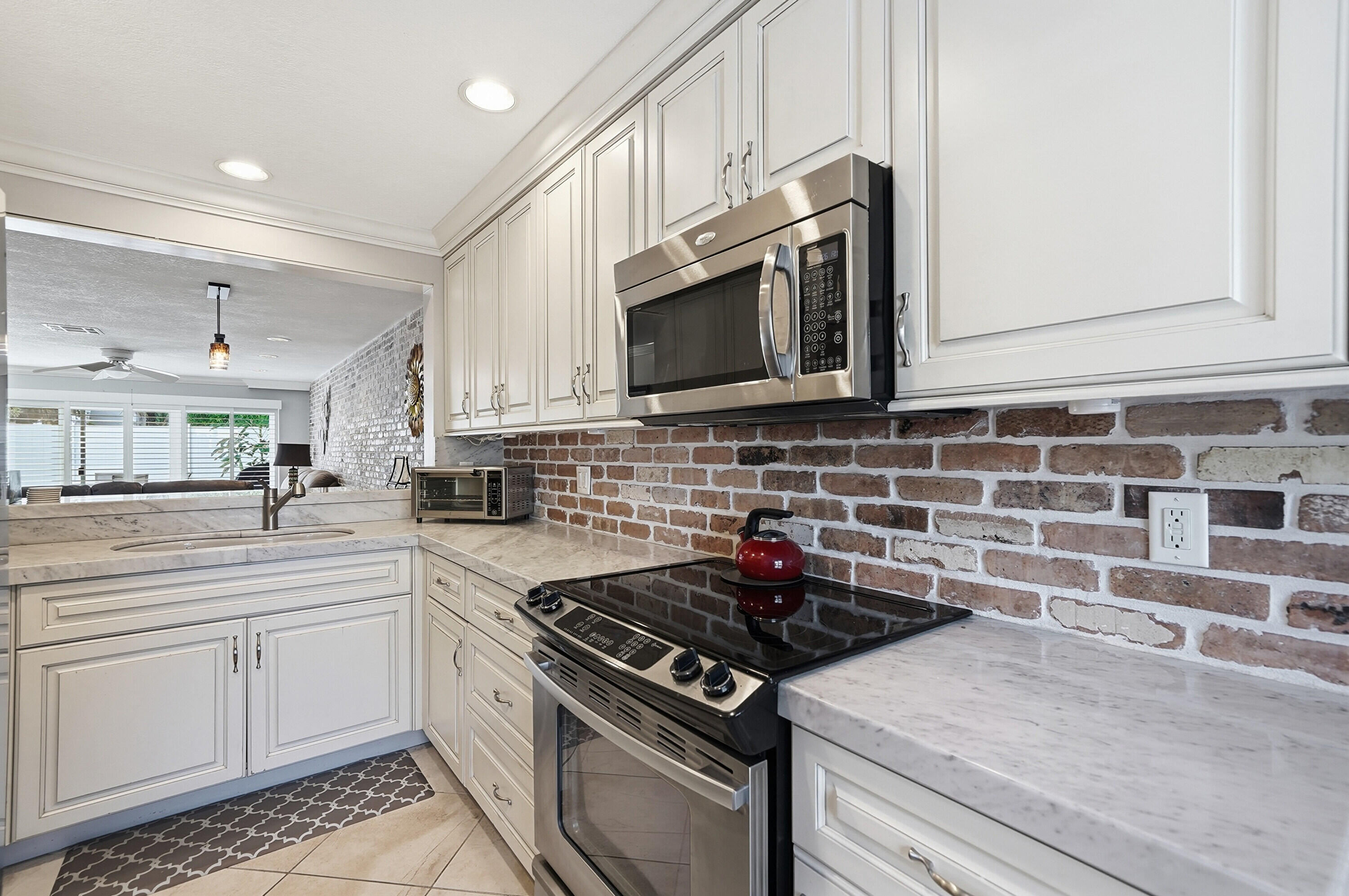 PARKSIDE CONDO - Residential Lease