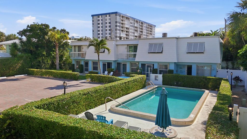 Photo of 842 SE 19th Avenue #102, Deerfield Beach, FL 33441 (MLS # B26018500)