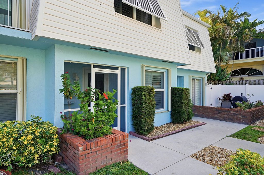 Photo of 842 SE 19th Avenue #102, Deerfield Beach, FL 33441 (MLS # B26018500)