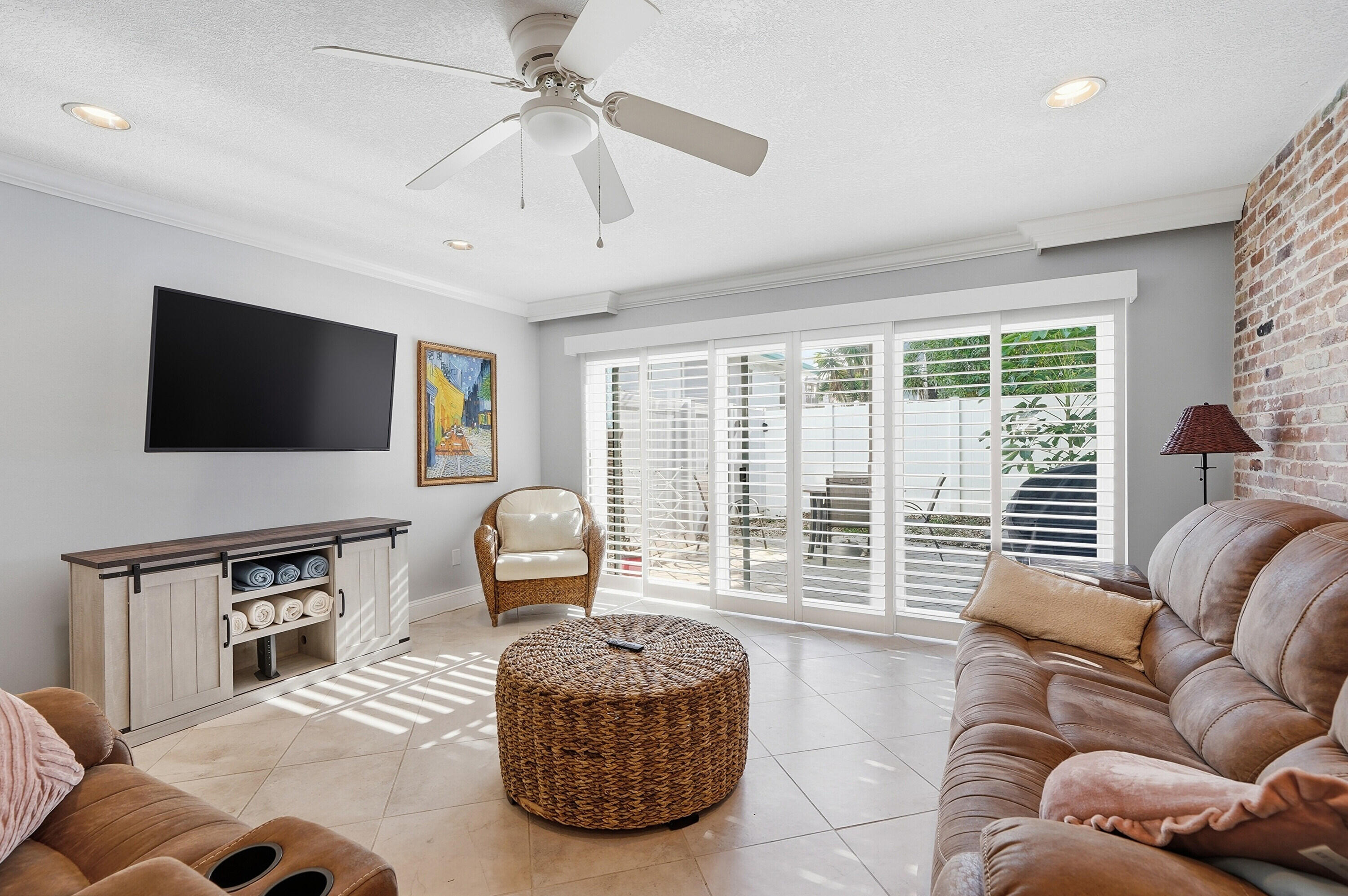 PARKSIDE CONDO - Residential Lease