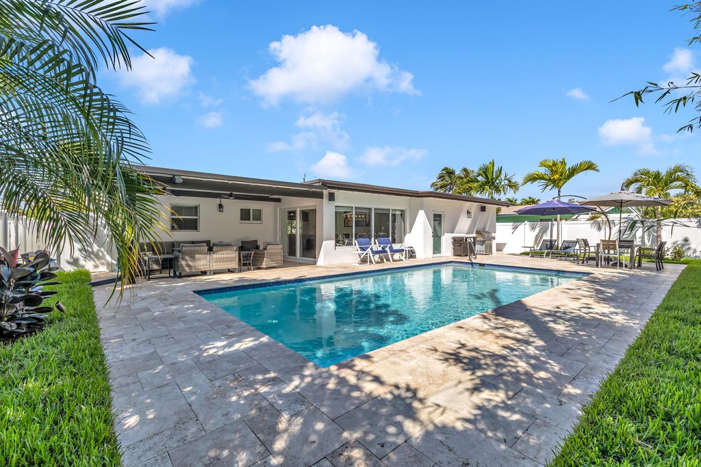 Photo of 3374 NE 19th Avenue, Oakland Park, FL 33306 (MLS # B26004947)