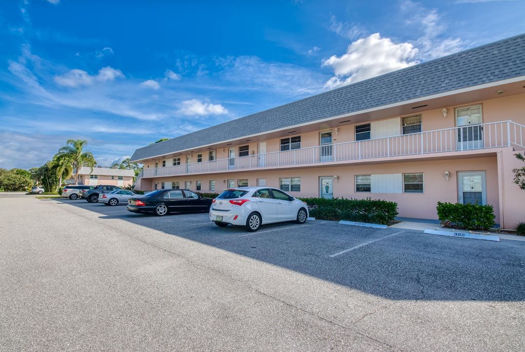 Photo of 18081 SE Country Club Drive #30-299, Jupiter, FL 33469 (MLS # R11042654)