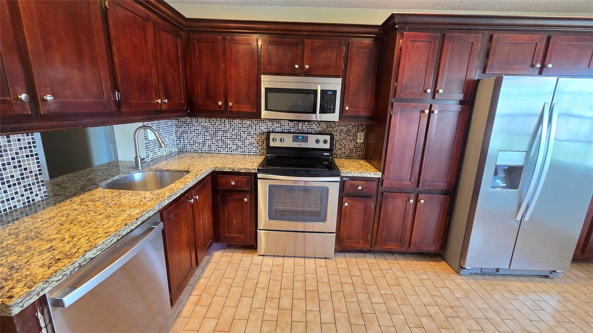 Holly Court At Woodmont - Residential