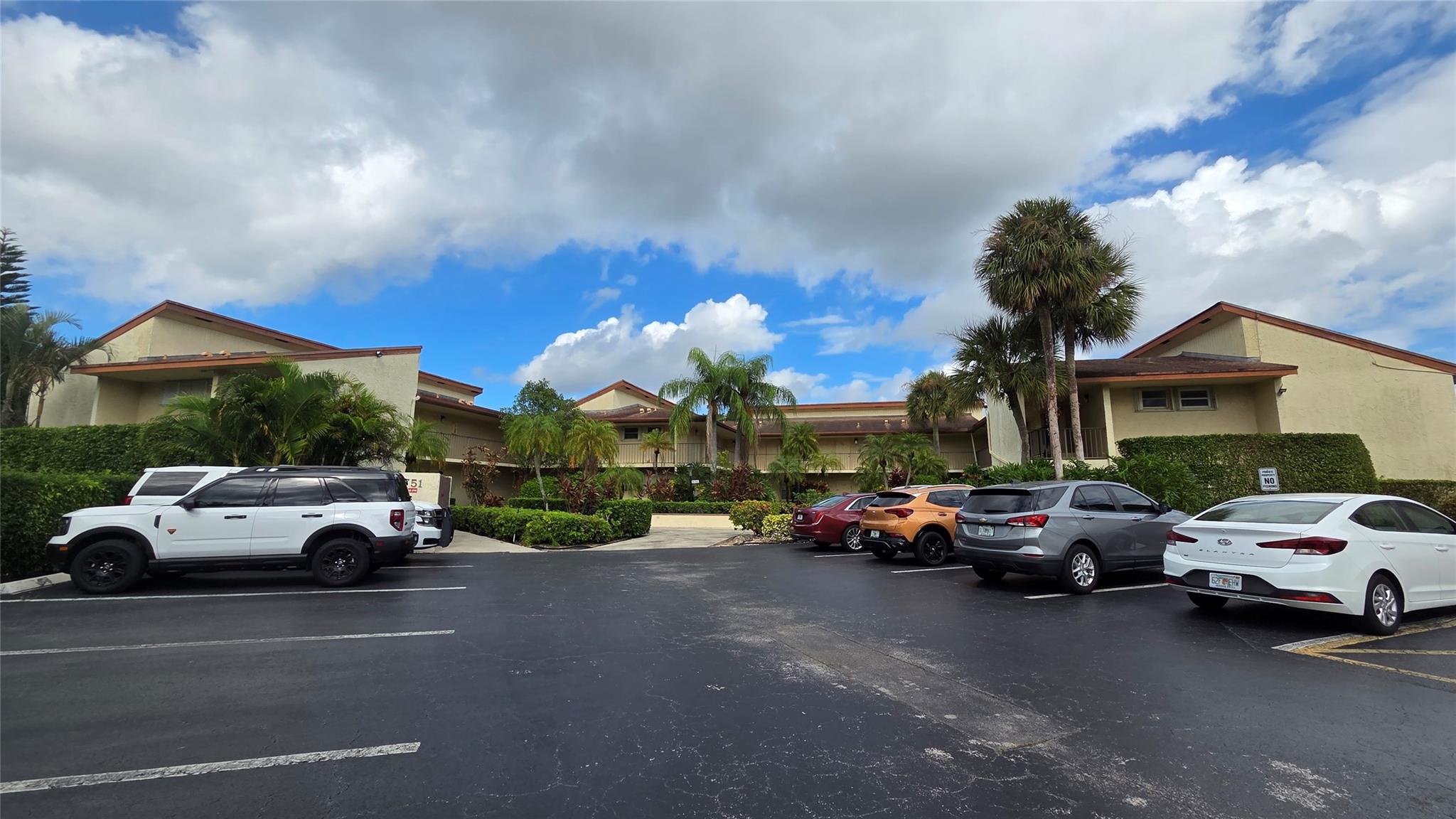 Holly Court At Woodmont - Residential