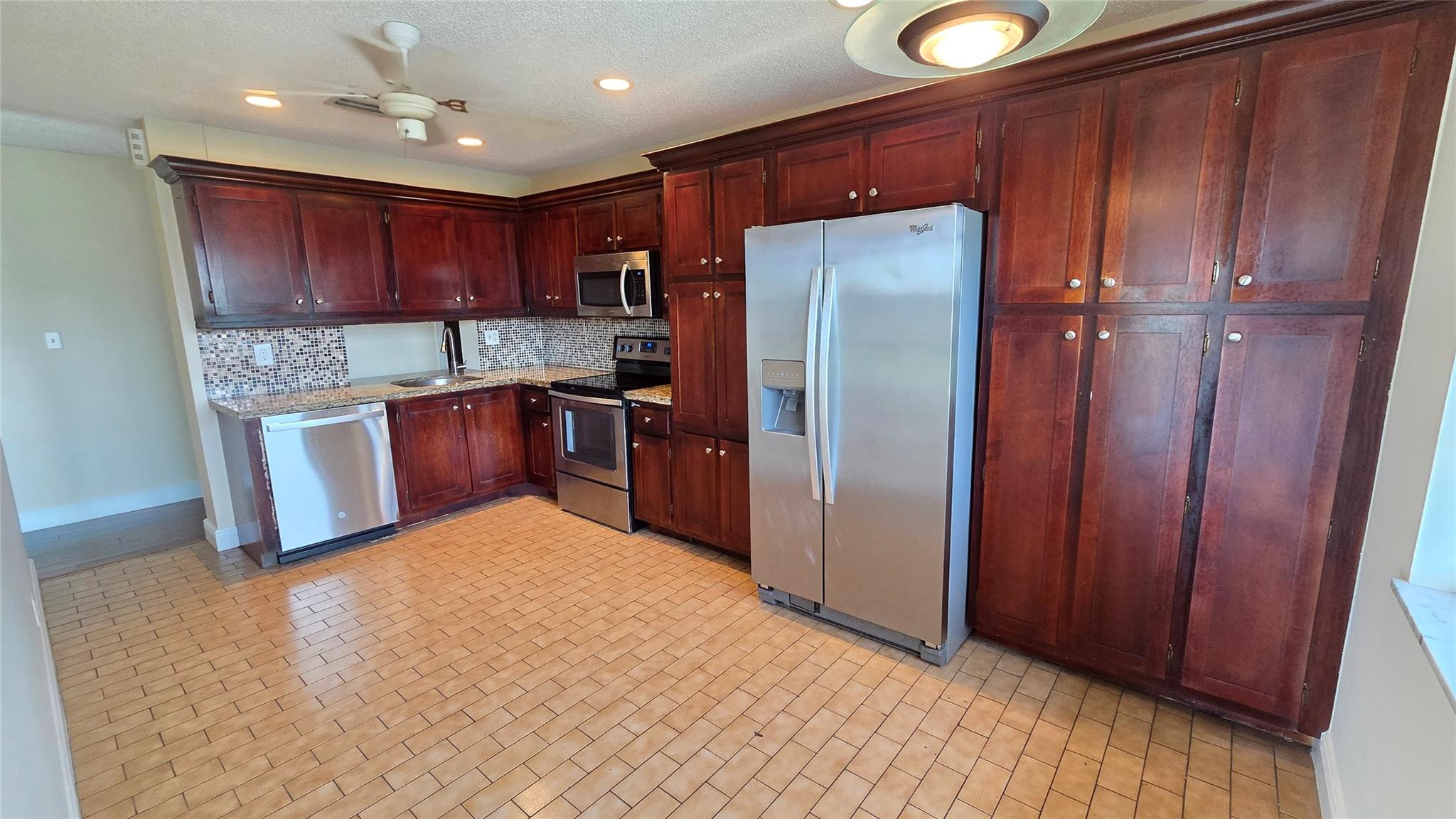 Holly Court At Woodmont - Residential