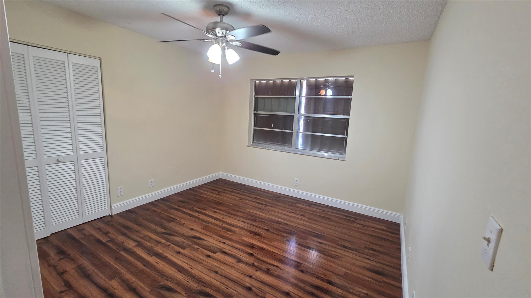 Holly Court At Woodmont - Residential