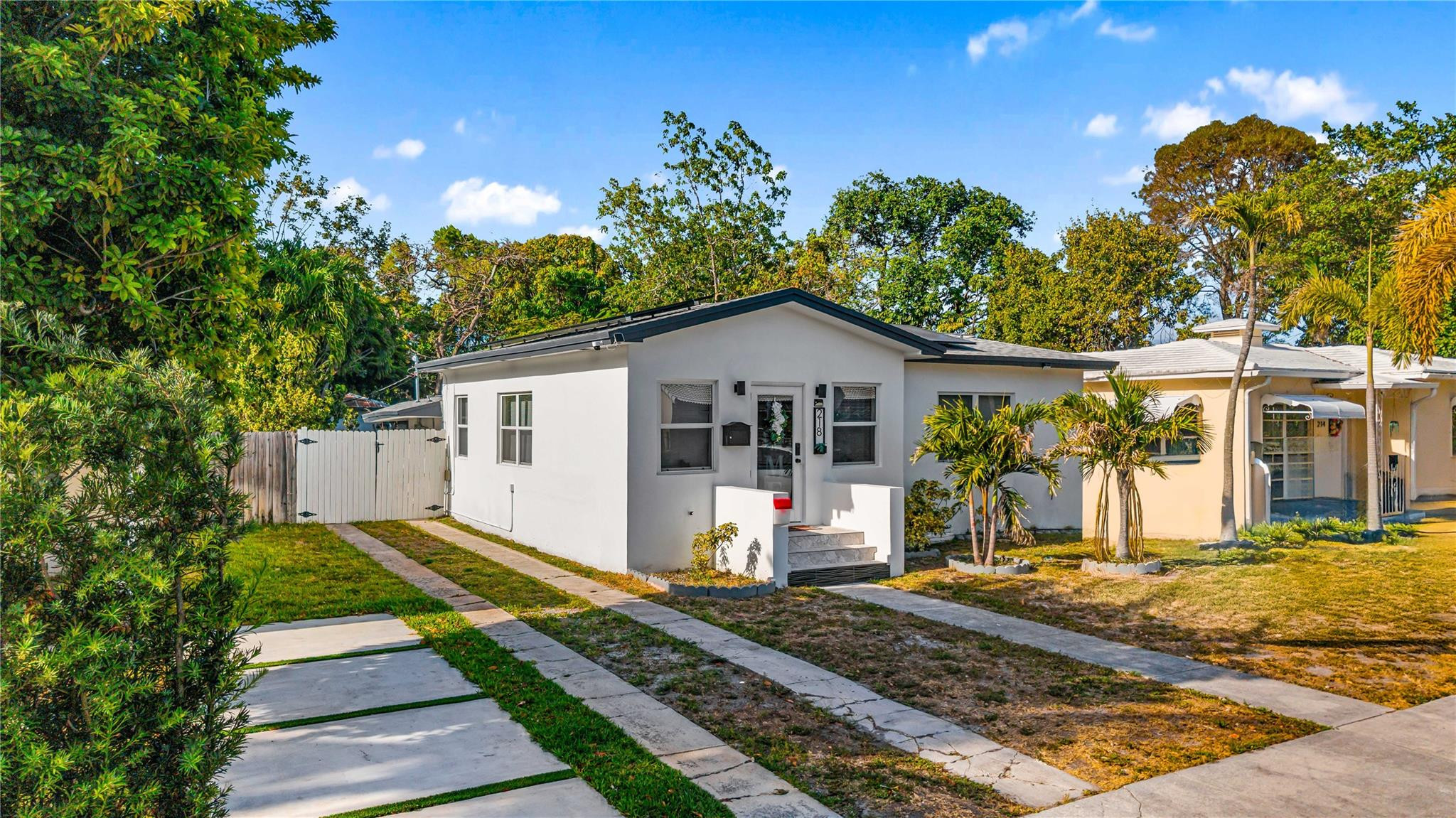 DANIA HEIGHTS EXT - Residential